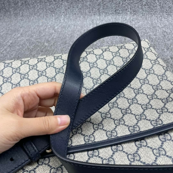 100% Authentic Gucci Leather Messenger Crossbody 450-102024 - Picture 8 of 16